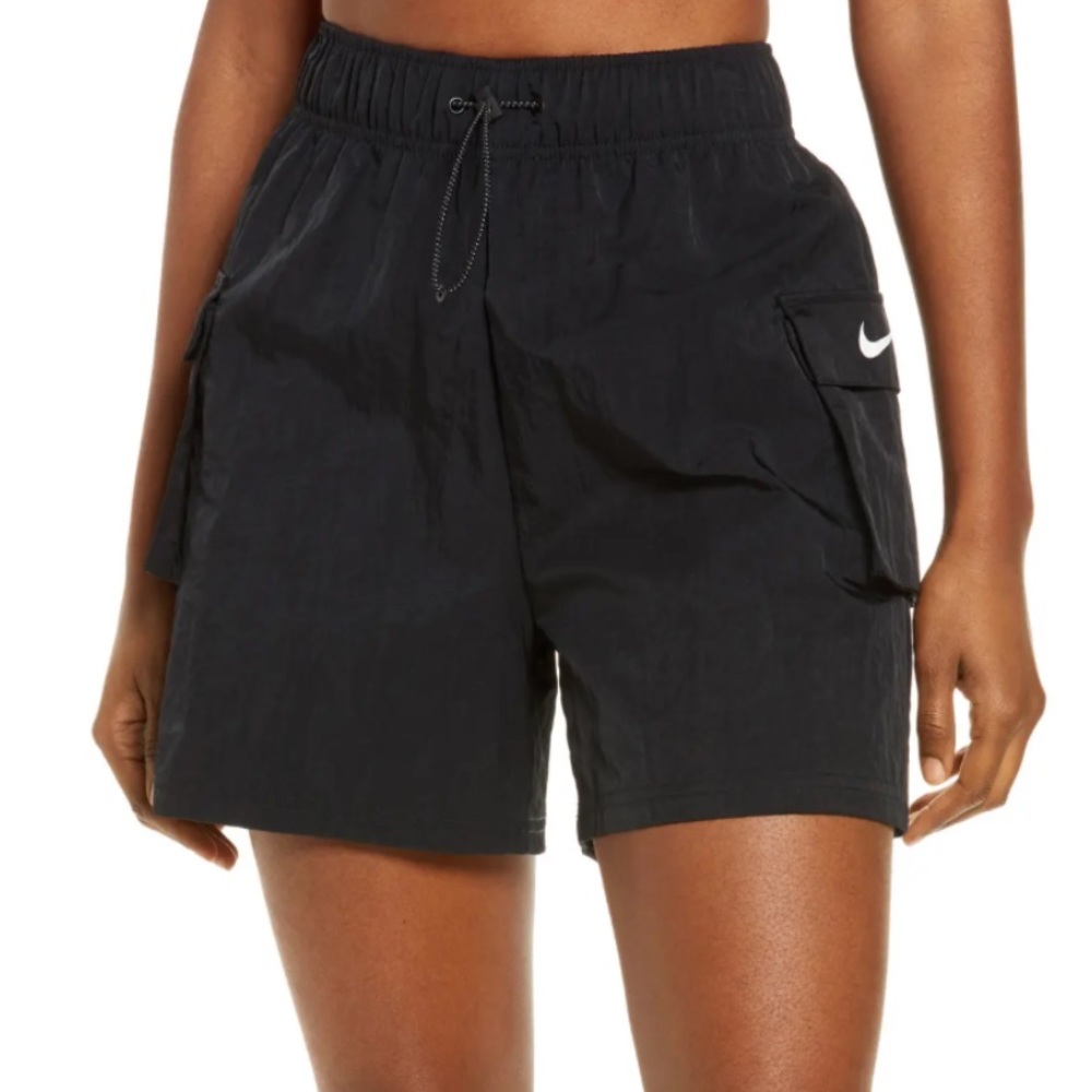 NIKE Sportswear Essential Woven High Waist Shorts